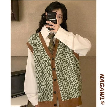 Corduroy vest puuvillase voodriga, kitsas lõige, V-kaelus, kapuuts