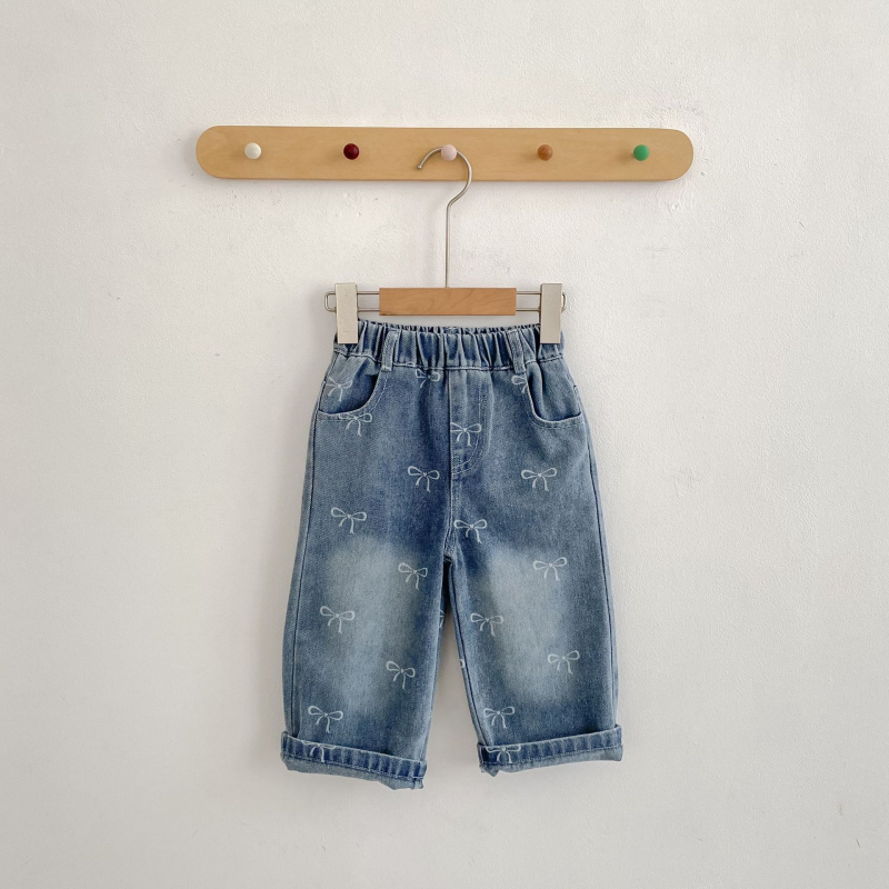 Dječje hlače za djevojčice, denim stil, pamuk 85%, 3/4 dužine, izribani rubovi, elastični pojas, proljeće–jesen