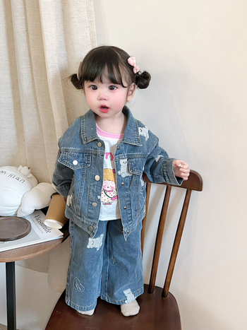 Mergaitėms džinsinis švarkas su kardigano viršutine dalimi, korėjietiško stiliaus, medvilnė 72,2%, gyvūnų ir animacinių paveikslėlių raštas, amžius 1–3 metai (80–100 cm)