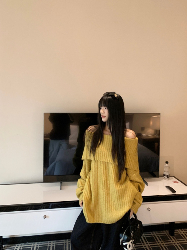 Sieviešu adījuma džemperis ar vienu plecu un kapuci, brīvs piegriezums, garas piedurknes ar nolīdētām plecu, vienkrāsains modelis, Ziemas 2025