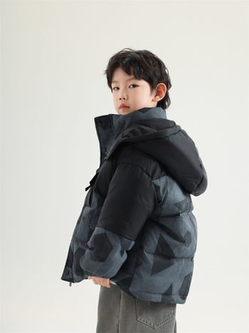 Gyerekeknek készült koreai stílusú téli pehelydzseki kapucnival, kacsa tollal töltve, poliészter bélés