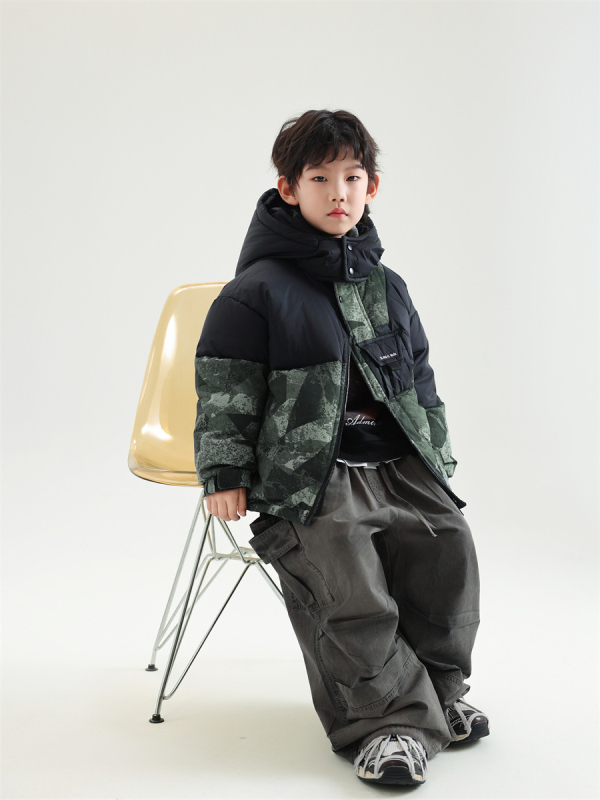 Gyerekeknek készült koreai stílusú téli pehelydzseki kapucnival, kacsa tollal töltve, poliészter bélés