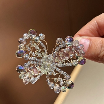 Χειροποίητο κρυστάλλινο φούντα για μαλλιά με πλευρικό κλιπ – στυλ νεράιδας; Υλικό: τεχνητός κρύσταλλος; Επεξεργασία: χειροποίητο; Κλιπ: πλευρικό; Σεζόν: καλοκαίρι 2025