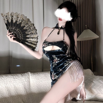 Τσιπάο φόρεμα με αποκαλυπτικό ντεκολτέ, εμπνευσμένο από στολή, πολυεστέρας 90–95%