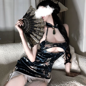 Τσιπάο φόρεμα με αποκαλυπτικό ντεκολτέ, εμπνευσμένο από στολή, πολυεστέρας 90–95%