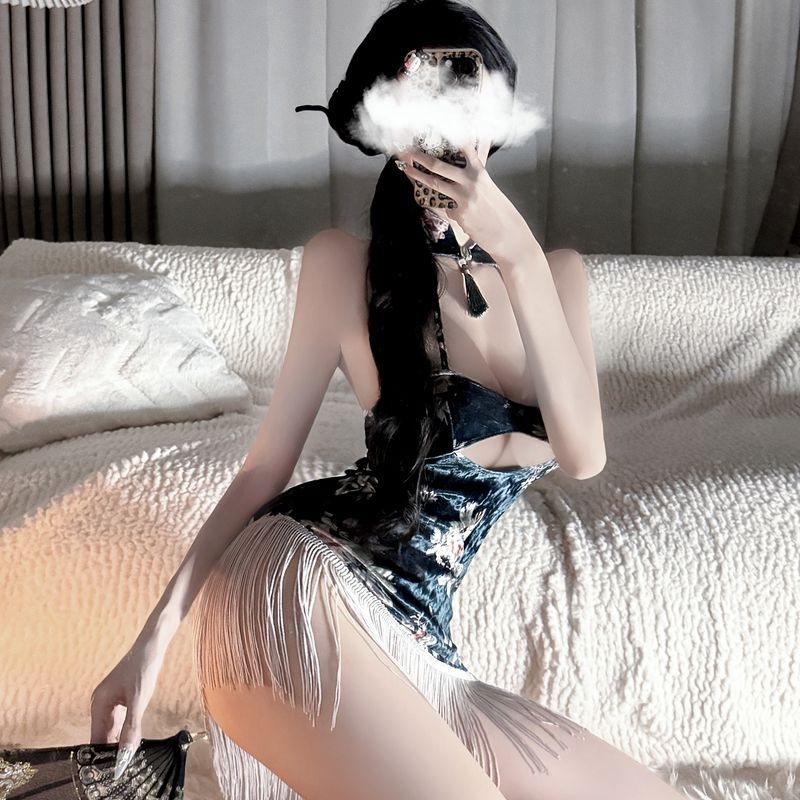 Τσιπάο φόρεμα με αποκαλυπτικό ντεκολτέ, εμπνευσμένο από στολή, πολυεστέρας 90–95%