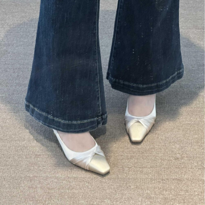 Menyasszonyi magas sarkú cipő, négyszögletes orr, selyem felsőrész, vékony sarok 6-8 cm, PU talp