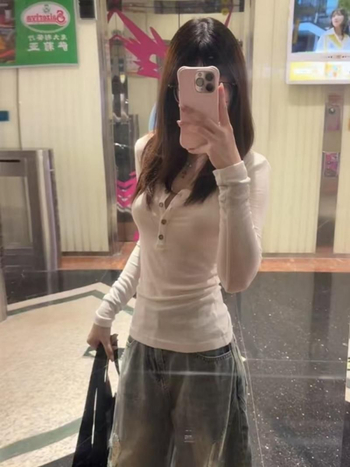 Tricou damă slim fit cu mâneci lungi, decolteu în V, culoare uni, din bumbac-elastan