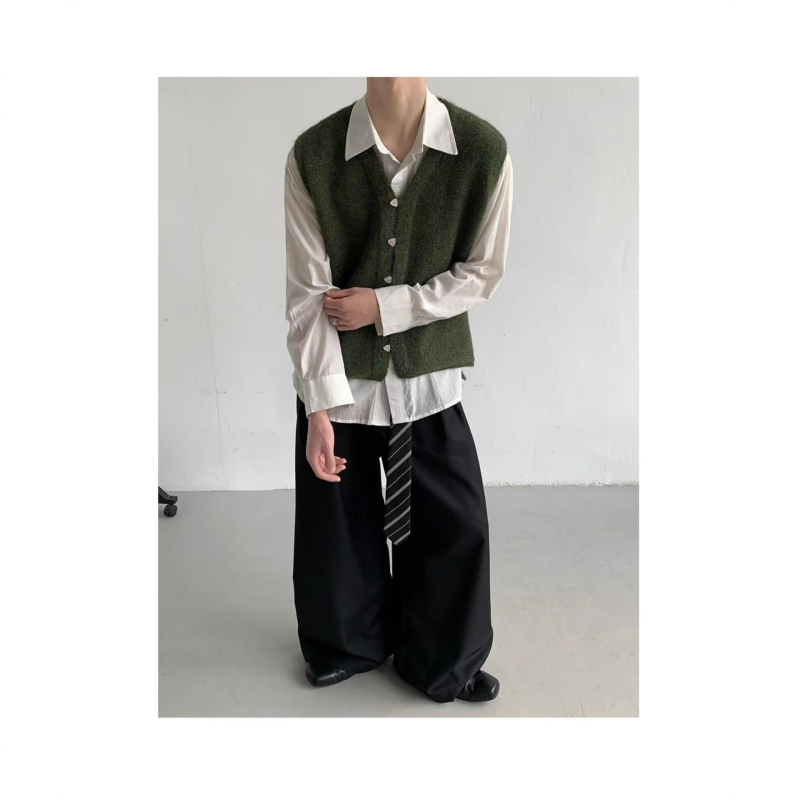 Unisex V-kaelusega kootud vest, varrukateta, kitsas lõige, nupudega, puuvill-poliesteri segu