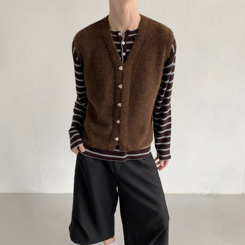 Unisex V-kaelusega kootud vest, varrukateta, kitsas lõige, nupudega, puuvill-poliesteri segu