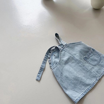 Dječji dvodijelni set u korejskom stilu: denim suknja s naramenicama i floralna majica kratkih rukava