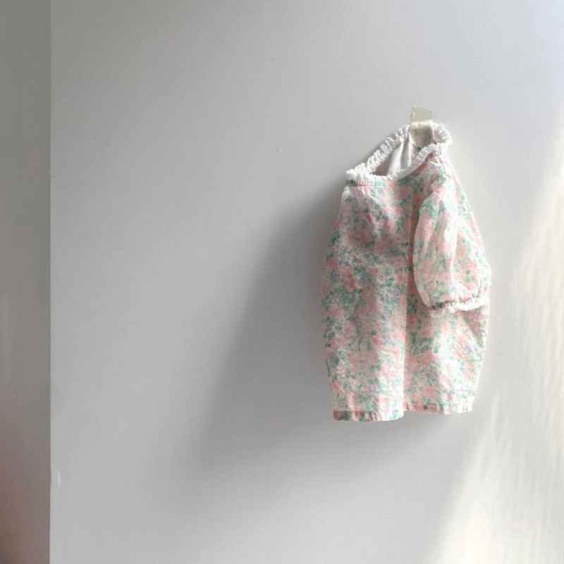 Dječji dvodijelni set u korejskom stilu: denim suknja s naramenicama i floralna majica kratkih rukava