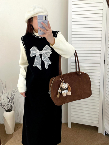 Hosszú ujjú pulóverruha kerek nyakkal, masnis jacquard mintával, Andy velvet anyag