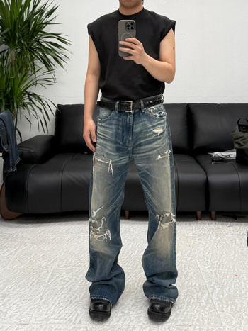 Meeste denimpüksid, sirge lõige, keskmine talje, tõmblukk, 65% puuvill, detailid rebenditega ja plaastritega