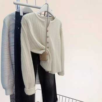 Ženski vuneni pleteni džemper, bez ovratnika, dugi rukav, jednobojni model, Mercerizirana tkanina, regularnog kroja, duljina 50–65 cm, udio vune 30–50%