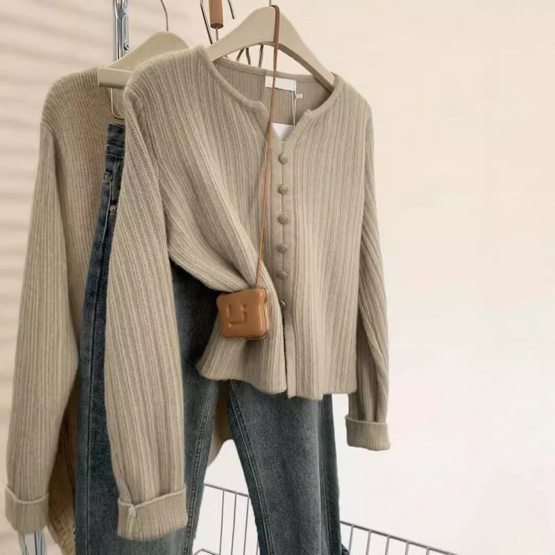 Ženski vuneni pleteni džemper, bez ovratnika, dugi rukav, jednobojni model, Mercerizirana tkanina, regularnog kroja, duljina 50–65 cm, udio vune 30–50%