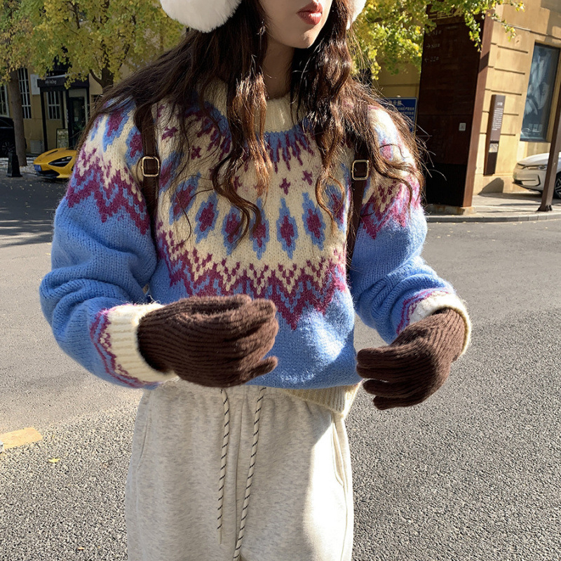 Pulover din amestec de lână, model geometric, guler rotund, mâneci raglan, croială lejeră