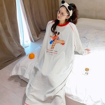 Kokvilnas naktskleita ar garām piedurknēm un karikatūru motīvu, brīva piegriezne – piemērota pavasarim un rudenim