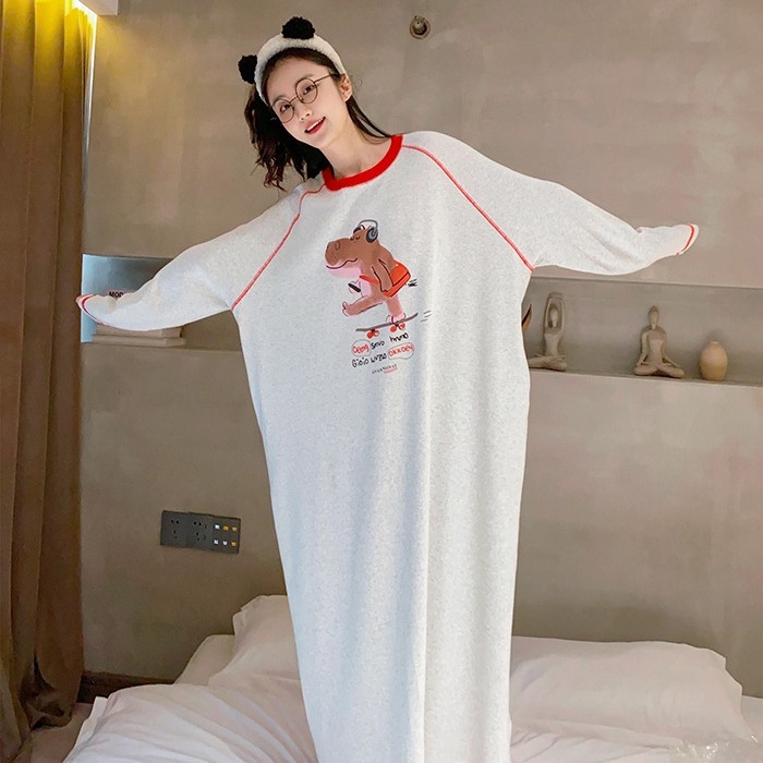 Kokvilnas naktskleita ar garām piedurknēm un karikatūru motīvu, brīva piegriezne – piemērota pavasarim un rudenim