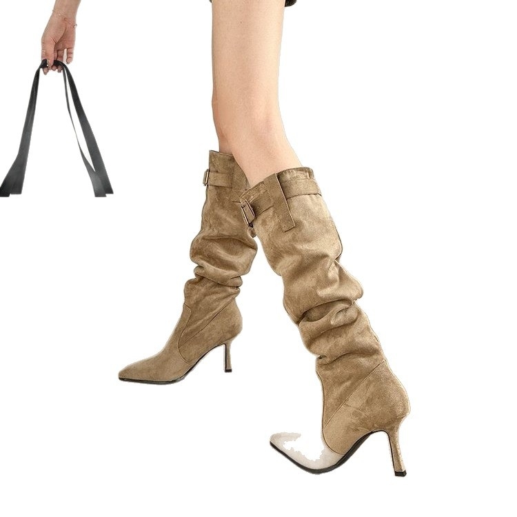 Moekad saapad terava ninaga, põlveni ulatuvad, 6-8 cm kõrge konts, PU ülemine osa, kummist tald