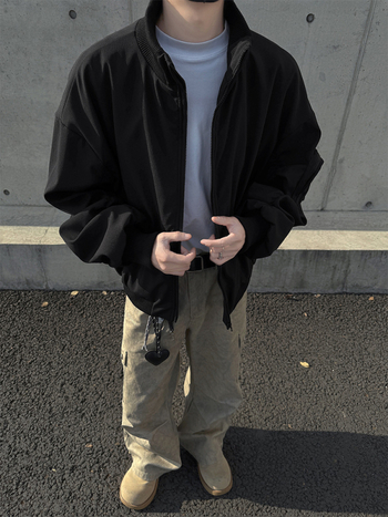 Csíkos kötött modellű dzseki kapucnival, cipzárral, poliészter anyag, laza szabás