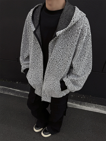 Csíkos kötött modellű dzseki kapucnival, cipzárral, poliészter anyag, laza szabás