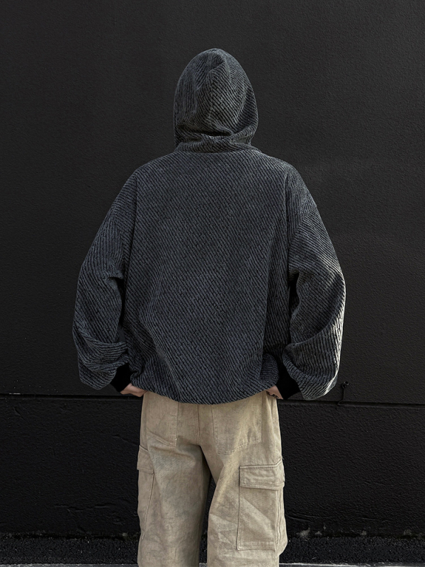 Csíkos kötött modellű dzseki kapucnival, cipzárral, poliészter anyag, laza szabás