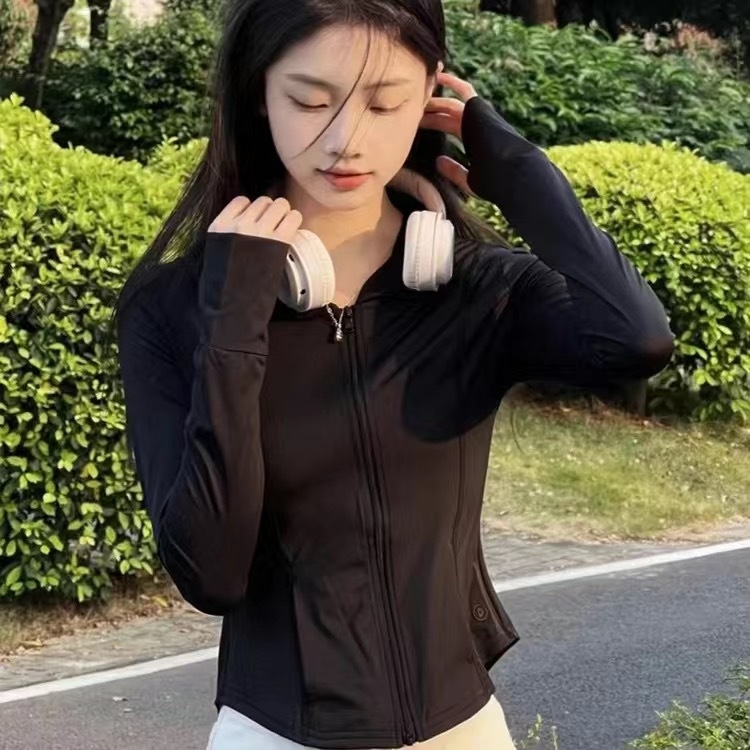 Moteriška UPF50+ saules apsaugos lengva striukė su gobtuvu – kvėpuojanti, greitai džiūstanti, UV apsauga, vėjo atspari, insektų atbaidiklis