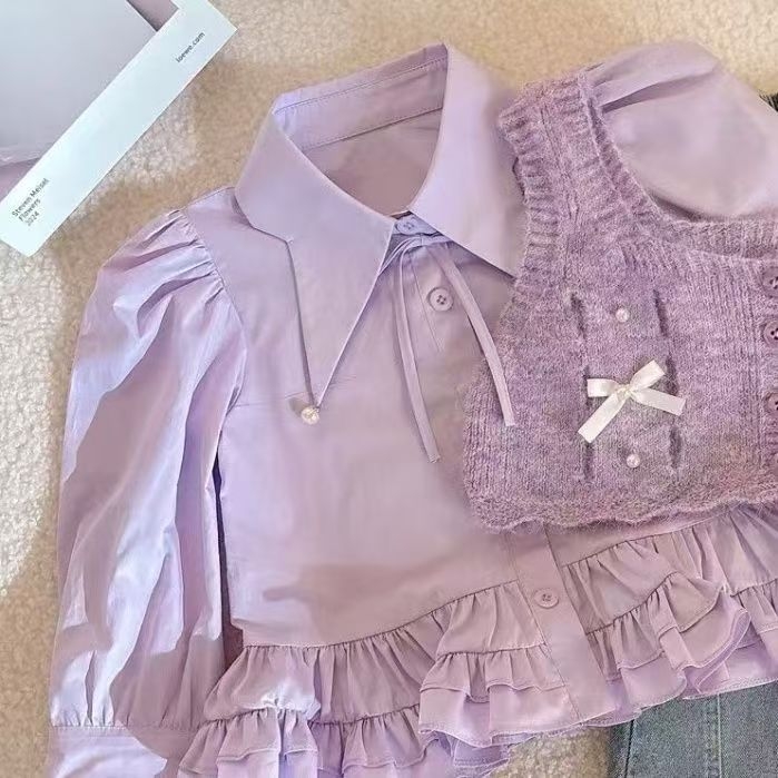 Ženski trodjelni set: pleteni prsluk, majica i traperice s proširenim krojem; pamuk 71–80%; prikladno za proljeće i jesen; dobna skupina 3–8 godina