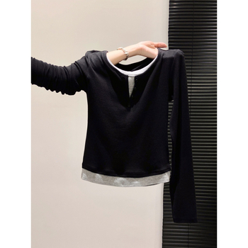 Hosszú ujjú póló, karcsúsított fazon, U-nyakú, poliészter, japán-koreai lazább stílus (Őszi 2025)