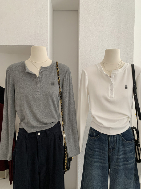 Naistele kapuutsiga topp flisvooderduse ja tikandiga, kitsas lõige, pikad varrukad