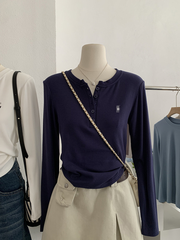 Naistele kapuutsiga topp flisvooderduse ja tikandiga, kitsas lõige, pikad varrukad