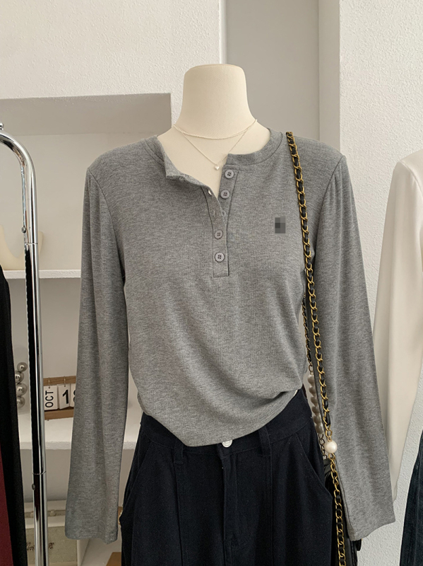 Naistele kapuutsiga topp flisvooderduse ja tikandiga, kitsas lõige, pikad varrukad