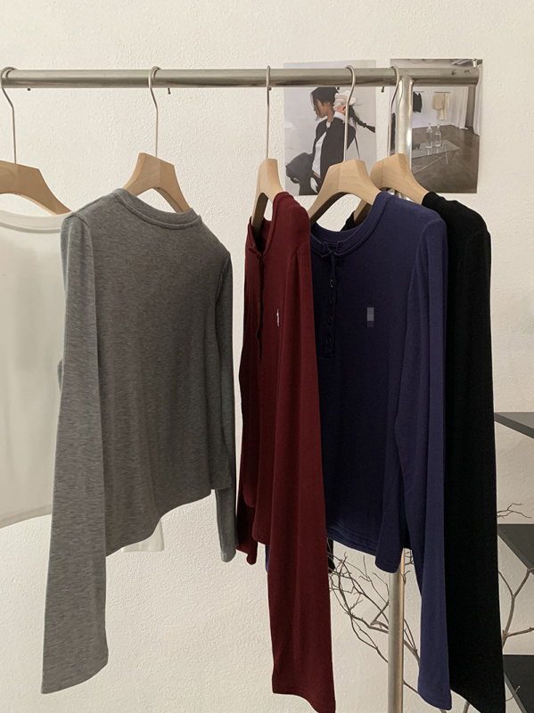 Naistele kapuutsiga topp flisvooderduse ja tikandiga, kitsas lõige, pikad varrukad