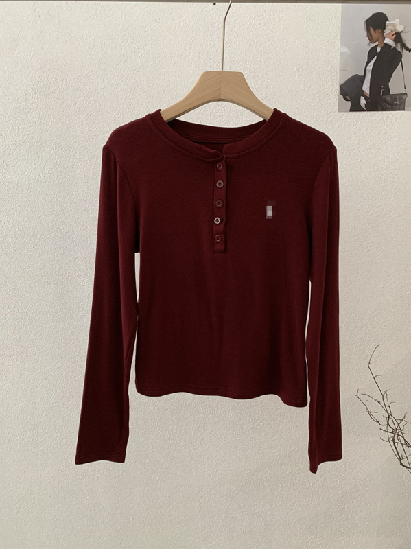 Naistele kapuutsiga topp flisvooderduse ja tikandiga, kitsas lõige, pikad varrukad