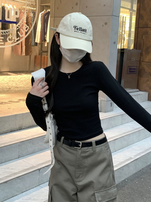 Pamuk-elastan majica slim-fit, dugi rukavi, okrugli izrez, kratka duljina