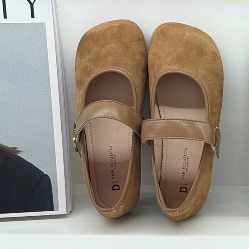 Női klin cipő, casual stílus, csatokkal záródó, mikroszálas bőr felső, gumitalp, 3–5 cm klín