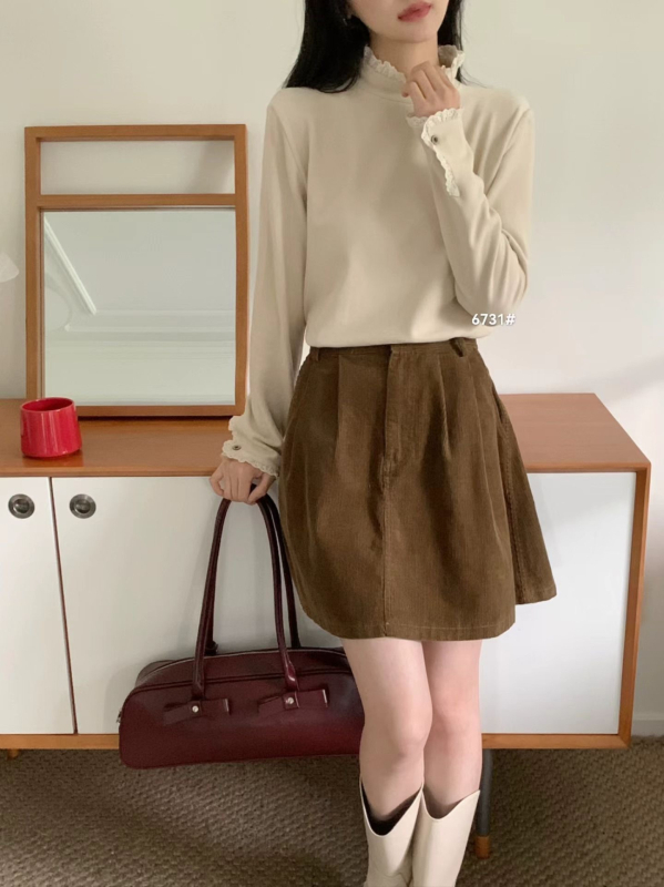 Jesenski novi stil: nježan, elegantan pleteni top s čipkastim rubom, dugi rukavi, uski kroj, topao