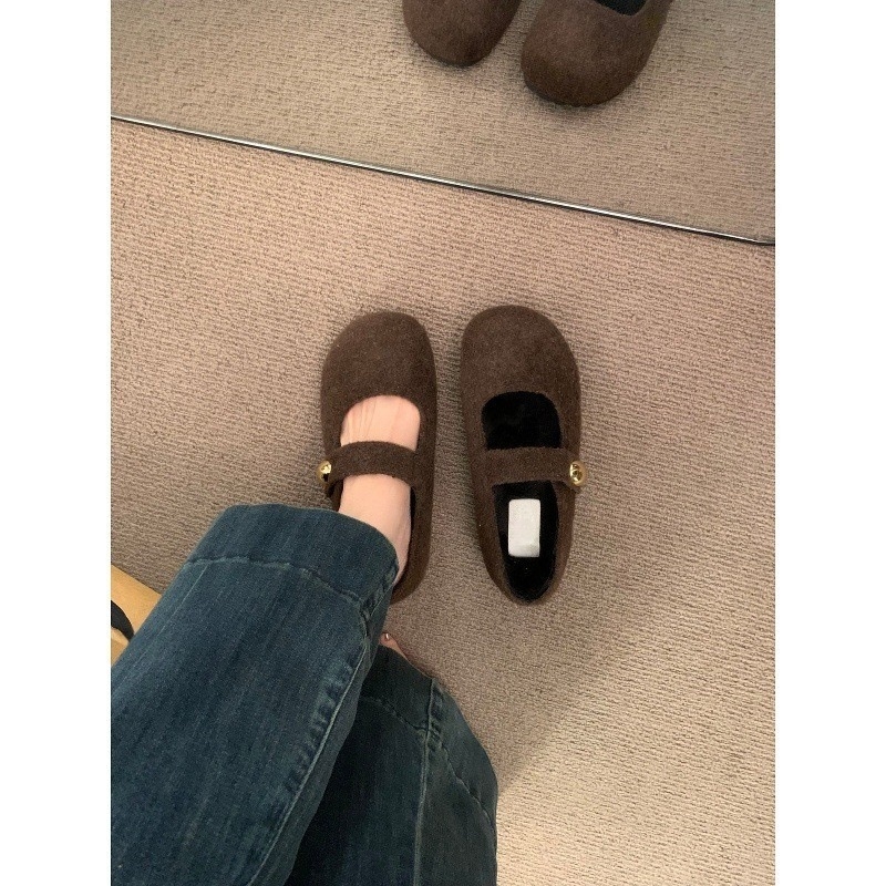 Pantofi Mary Jane - Partea superioară din velur; Vârf rotund; Înălțime toc 3–6 cm; Talpă din cauciuc; Căptușeală interioară din piele artificială