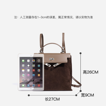 Naistele mõeldud ehtne nahast kott mattviimistlusega, vertikaalse ruudu kujuga, üks õlarihm, lukuga avamine, sisemine lukuga tasku