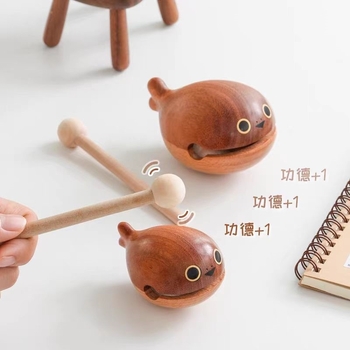 Ξύλινο ψάρι για ανακούφιση από το στρες, με χαρακτική, έβενο ξύλο, μοντέρνο μινιμαλιστικό στυλ