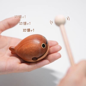 Ξύλινο ψάρι για ανακούφιση από το στρες, με χαρακτική, έβενο ξύλο, μοντέρνο μινιμαλιστικό στυλ