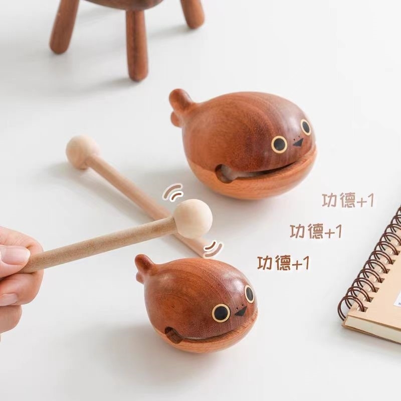 Ξύλινο ψάρι για ανακούφιση από το στρες, με χαρακτική, έβενο ξύλο, μοντέρνο μινιμαλιστικό στυλ