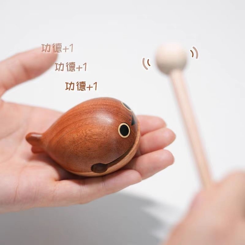 Ξύλινο ψάρι για ανακούφιση από το στρες, με χαρακτική, έβενο ξύλο, μοντέρνο μινιμαλιστικό στυλ