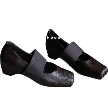 Mary Jane cipő, retro stílus, báránybőr bélés, felső anyag: szuper rost, gumi talp, vastag sarok 3–6 cm