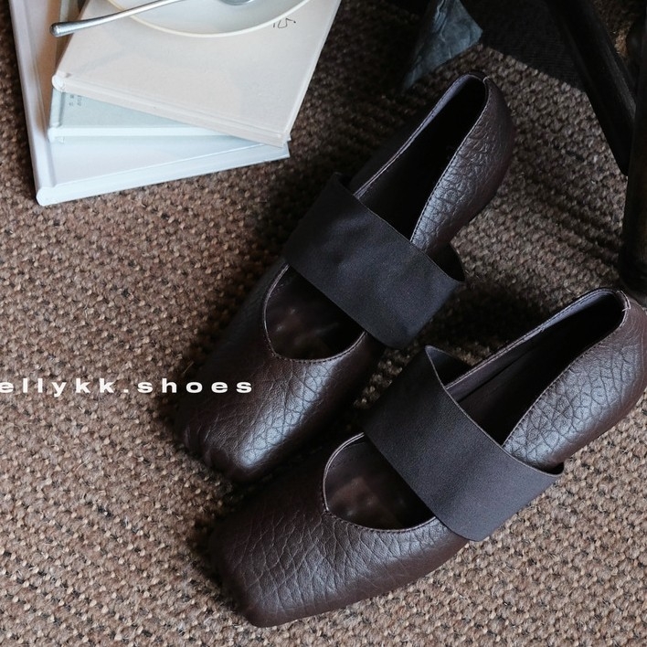 Mary Jane cipő, retro stílus, báránybőr bélés, felső anyag: szuper rost, gumi talp, vastag sarok 3–6 cm