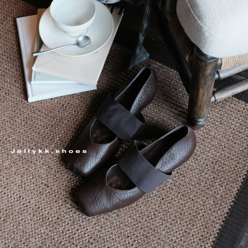 Mary Jane cipő, retro stílus, báránybőr bélés, felső anyag: szuper rost, gumi talp, vastag sarok 3–6 cm