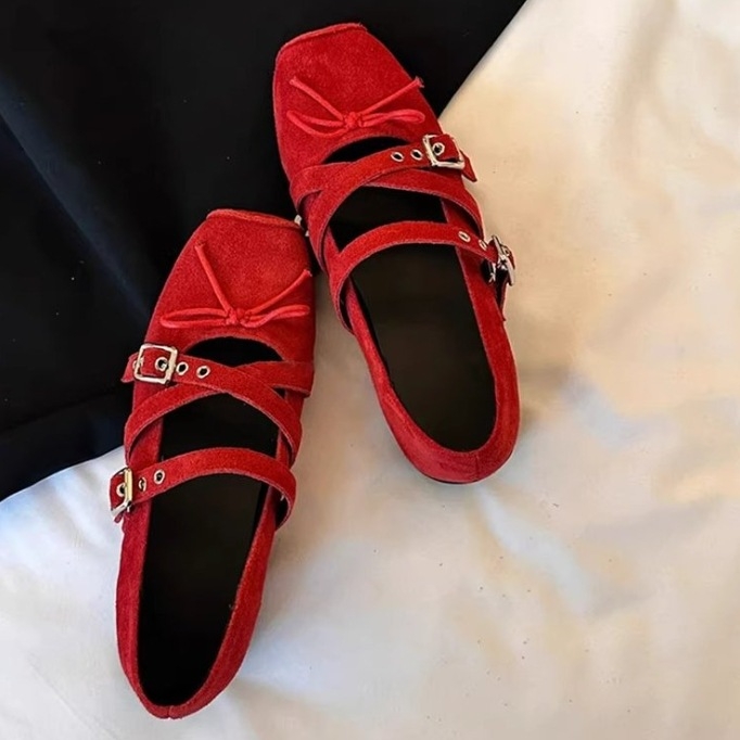 Mary Jane női cipő négyszögletes orral, PU felsőrész, középmagas sarok 3–6 cm, keresztes csattal záródó