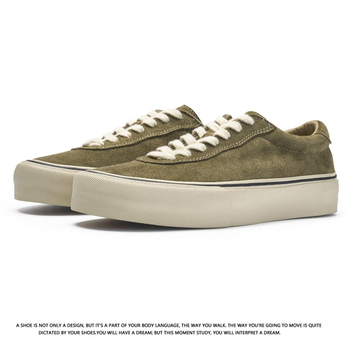 Ανυψωμένα καμβά sneakers με παχιά βυλκανισμένη σόλα καουτσούκ, χαμηλό άνω μέρος, κορδόνια