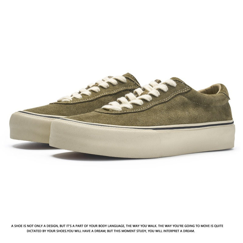 Ανυψωμένα καμβά sneakers με παχιά βυλκανισμένη σόλα καουτσούκ, χαμηλό άνω μέρος, κορδόνια